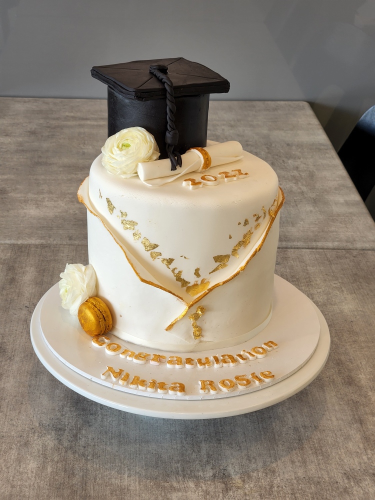 Graduation hat Cake